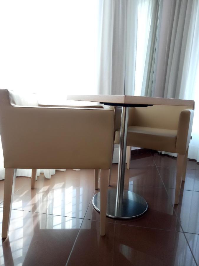Hotel Chiaraluna Civitanova Marche Exteriör bild