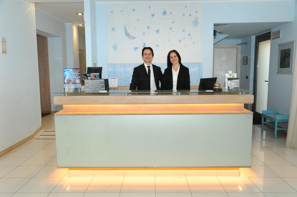 Hotel Chiaraluna Civitanova Marche Exteriör bild